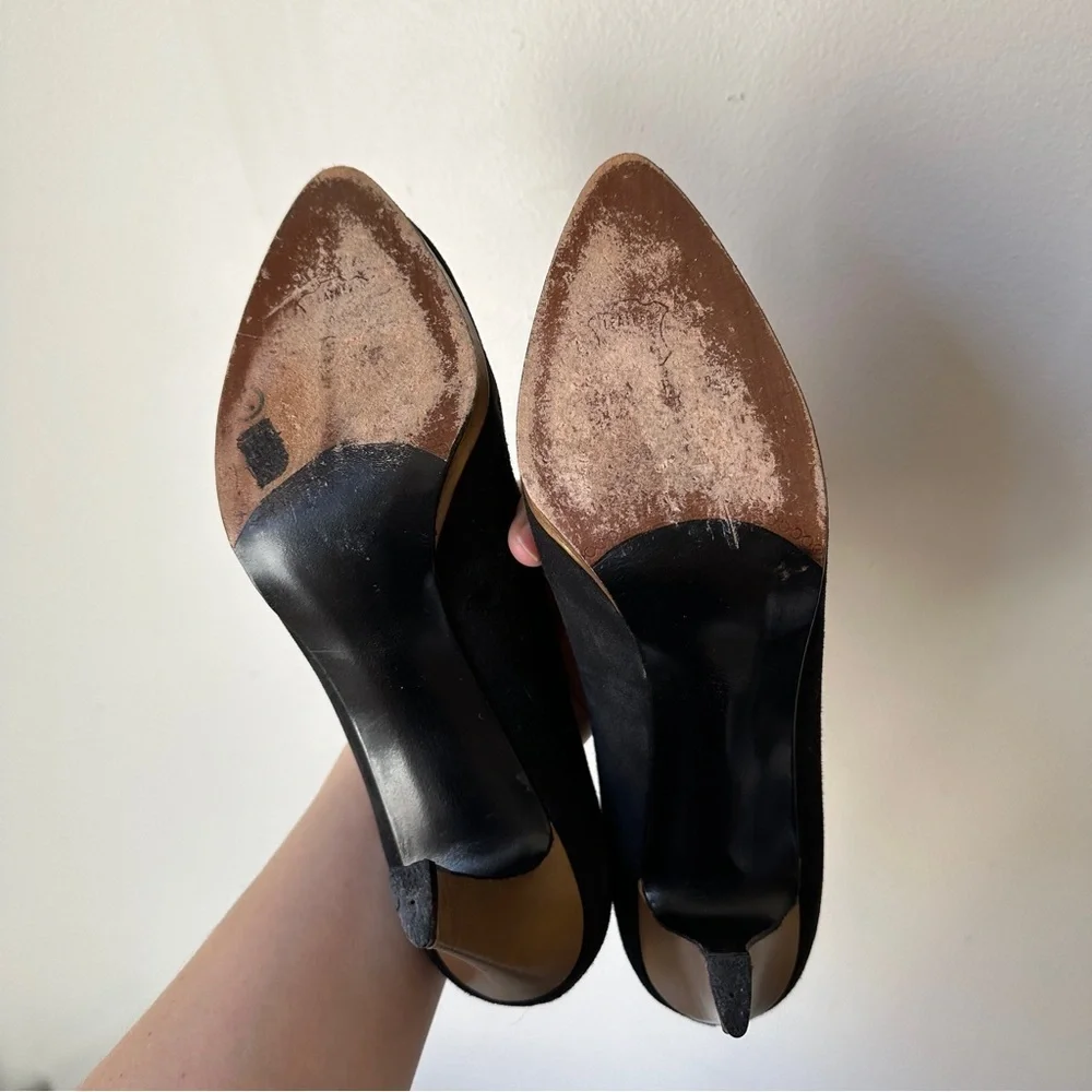 Stuart Weitzman Black Suede Pumps triangle gold heel size 8.5